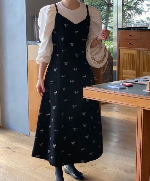 ABITOKYO(アビトーキョー)の「コーデュロイリボン柄Vネックキャミワンピース(ワンピース・レディース・ブラック/ベージュ・M/L/XL)」の3枚目の写真