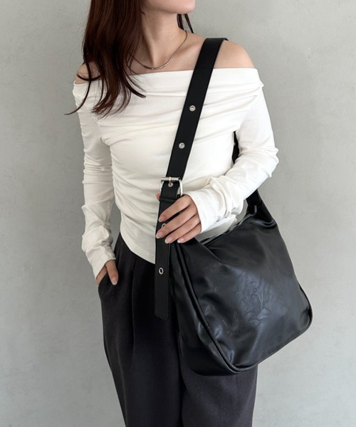 CLEA(クレア)の「ベルトヴィンテージライクショルダーバッグ(ショルダーバッグ・レディース・ブラウン/ブラック・FREE)」の2枚目の写真