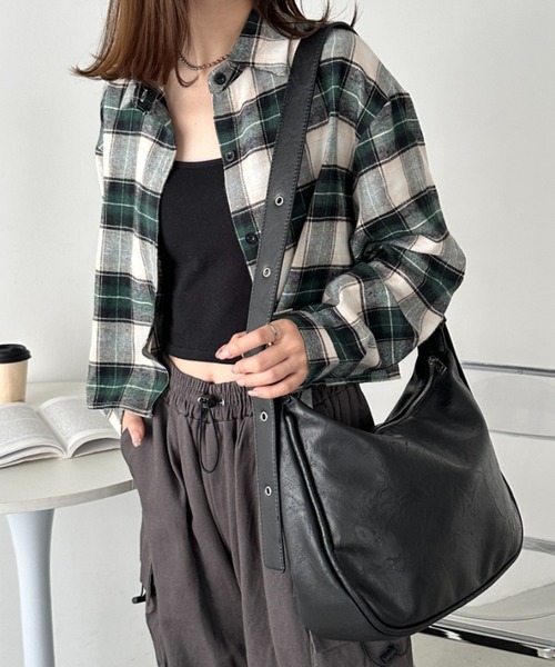 CLEA(クレア)の「ベルトヴィンテージライクショルダーバッグ(ショルダーバッグ・レディース・ブラウン/ブラック・FREE)」の8枚目の写真