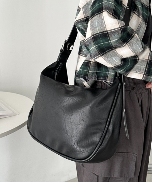 CLEA(クレア)の「ベルトヴィンテージライクショルダーバッグ(ショルダーバッグ・レディース・ブラウン/ブラック・FREE)」の18枚目の写真