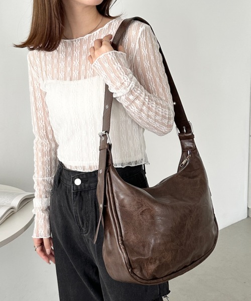 CLEA(クレア)の「ベルトヴィンテージライクショルダーバッグ(ショルダーバッグ・レディース・ブラウン/ブラック・FREE)」の7枚目の写真