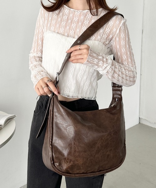 CLEA(クレア)の「ベルトヴィンテージライクショルダーバッグ(ショルダーバッグ・レディース・ブラウン/ブラック・FREE)」の20枚目の写真