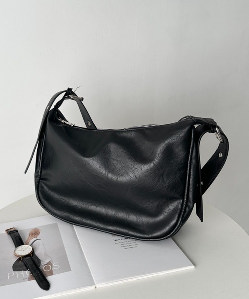 CLEA(クレア)の「ベルトヴィンテージライクショルダーバッグ(ショルダーバッグ・レディース・ブラウン/ブラック・FREE)」の14枚目の写真