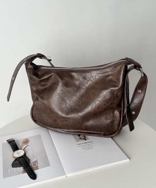 CLEA(クレア)の「ベルトヴィンテージライクショルダーバッグ(ショルダーバッグ・レディース・ブラウン/ブラック・FREE)」の13枚目の写真