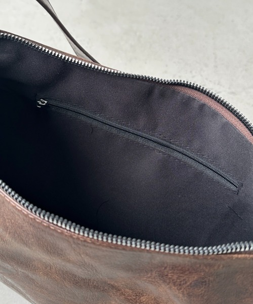 CLEA(クレア)の「ベルトヴィンテージライクショルダーバッグ(ショルダーバッグ・レディース・ブラウン/ブラック・FREE)」の19枚目の写真