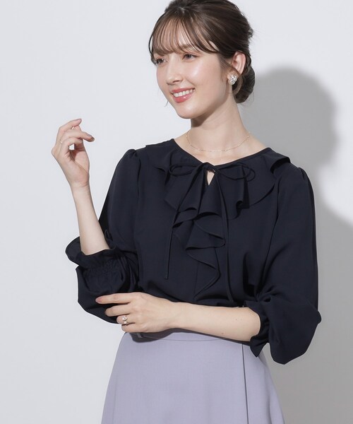 couture brooch(クチュールブローチ)の「【セレモニーシーン/お仕事にも】ラッフルフリルブラウス(シャツ/ブラウス・レディース・ピンク/ネイビー/オフホワイト・36/38/40/42)」の1枚目の写真