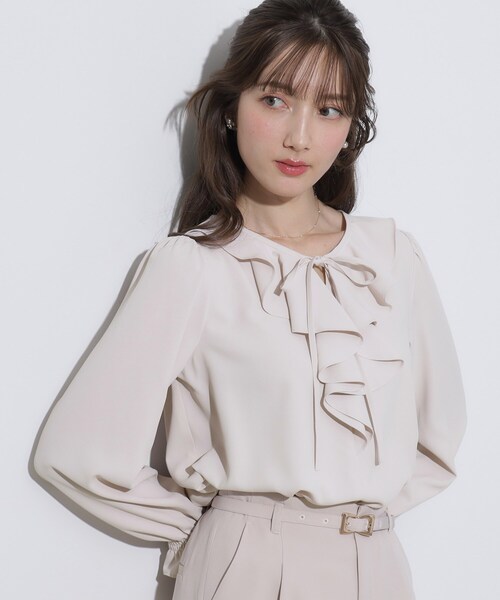 couture brooch(クチュールブローチ)の「【セレモニーシーン/お仕事にも】ラッフルフリルブラウス(シャツ/ブラウス・レディース・ピンク/ネイビー/オフホワイト・36/38/40/42)」の13枚目の写真