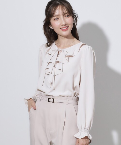 couture brooch(クチュールブローチ)の「【セレモニーシーン/お仕事にも】ラッフルフリルブラウス(シャツ/ブラウス・レディース・ピンク/ネイビー/オフホワイト・36/38/40/42)」の14枚目の写真