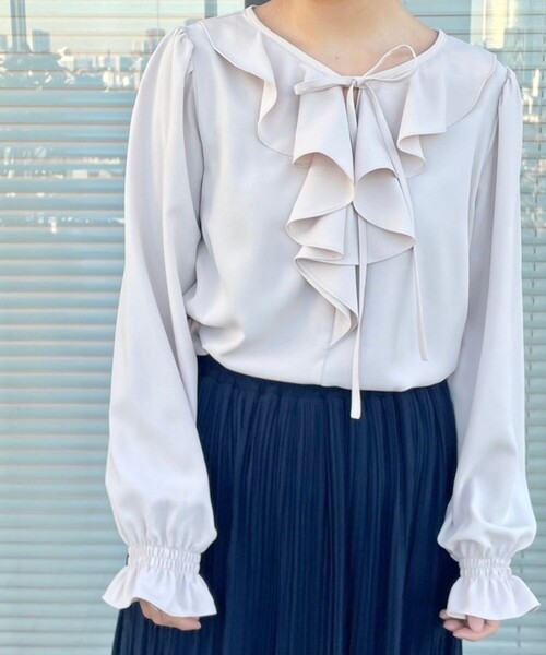 couture brooch(クチュールブローチ)の「【セレモニーシーン/お仕事にも】ラッフルフリルブラウス(シャツ/ブラウス・レディース・ピンク/ネイビー/オフホワイト・36/38/40/42)」の20枚目の写真