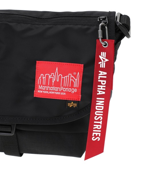 Manhattan Portage（マンハッタンポーテージ）の「Nylon Messenger Bag JR Flap Zipper Pocket ALPHA（メッセンジャーバッグ・メンズ・グレー/ブラック・SMALL）」の12枚目の写真