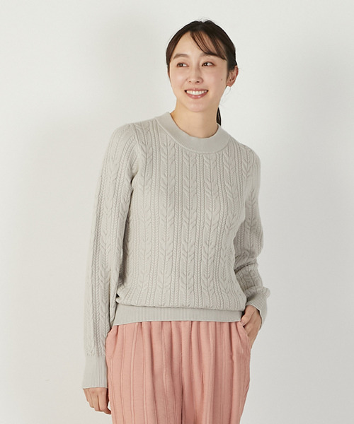 MELROSE claire（メルローズ クレール）の「【ケーブル編みクルーネックプルオーバー】（ニット/セーター・レディース・グレイッシュベージュ/オフホワイト/イエロー/ラベンダー・FREE）」の2枚目の写真