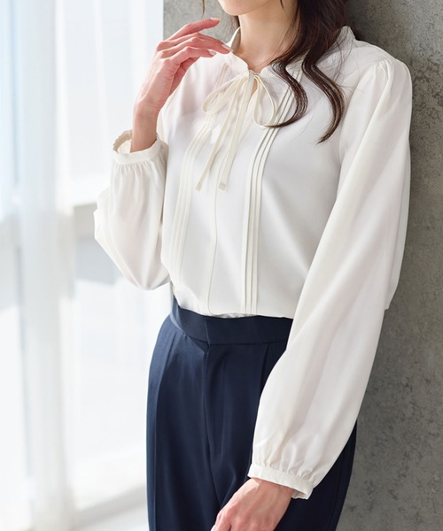 alotta(アロッタ)の「ピンタックデザインリボンブラウス(シャツ/ブラウス・レディース・グリーン/ホワイト/ネイビー・3L/LL/L/M)」の7枚目の写真