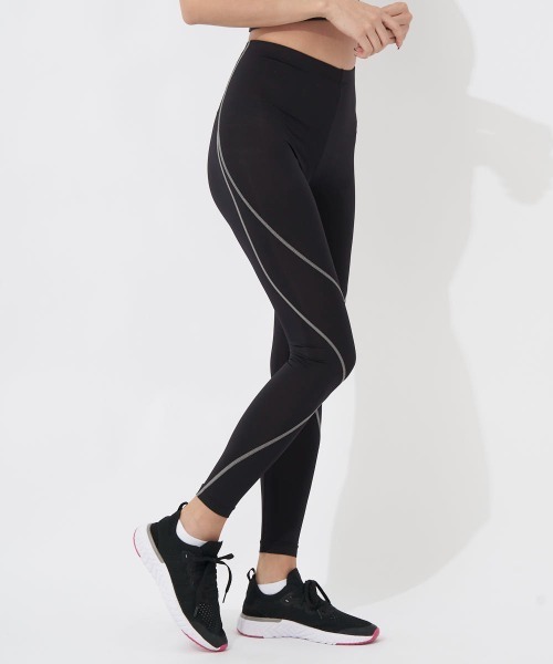 FILA(フィラ)の「ソフトコンプレッションレギンス(レギンス/スパッツ・レディース・ブラック/ネイビー/マルチ/ブラック×ブラック/ブラック×パープル・MEDIUM/SMALL/X-LARGE/LARGE)」の6枚目の写真