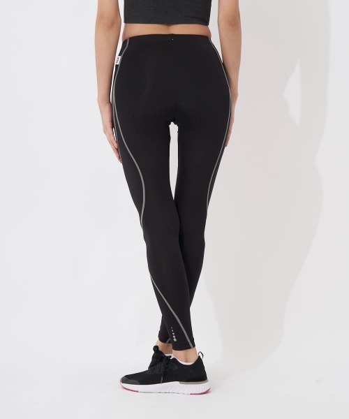 FILA(フィラ)の「ソフトコンプレッションレギンス(レギンス/スパッツ・レディース・ブラック/ネイビー/マルチ/ブラック×ブラック/ブラック×パープル・MEDIUM/SMALL/X-LARGE/LARGE)」の10枚目の写真