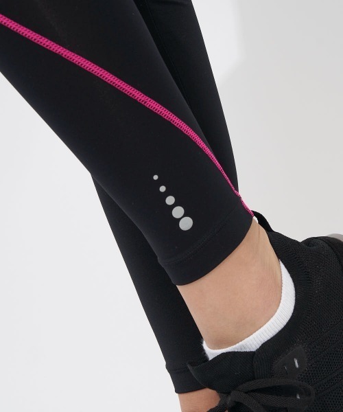 FILA(フィラ)の「ソフトコンプレッションレギンス(レギンス/スパッツ・レディース・ブラック/ネイビー/マルチ/ブラック×ブラック/ブラック×パープル・MEDIUM/SMALL/X-LARGE/LARGE)」の21枚目の写真