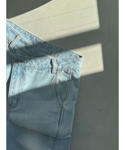 LAGUNAMOON(ラグナムーン)の「ワイドフレアデニムパンツ(デニムパンツ・レディース・ライトブルー/ブラック・SMALL/MEDIUM)」の8枚目の写真