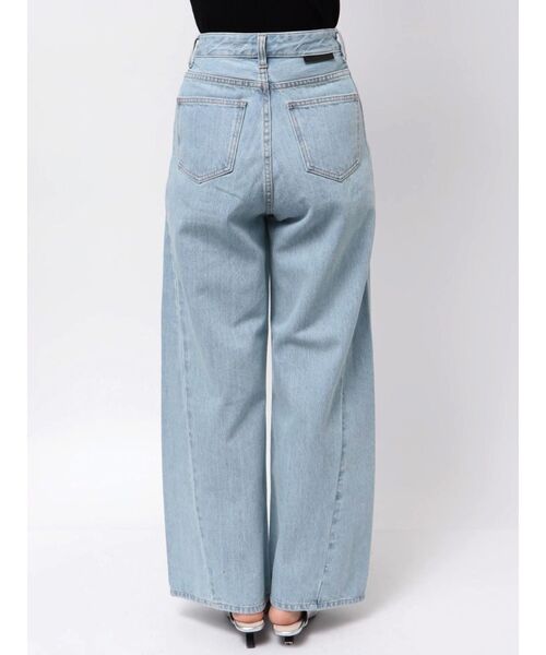 LAGUNAMOON(ラグナムーン)の「ワイドフレアデニムパンツ(デニムパンツ・レディース・ライトブルー/ブラック・SMALL/MEDIUM)」の20枚目の写真