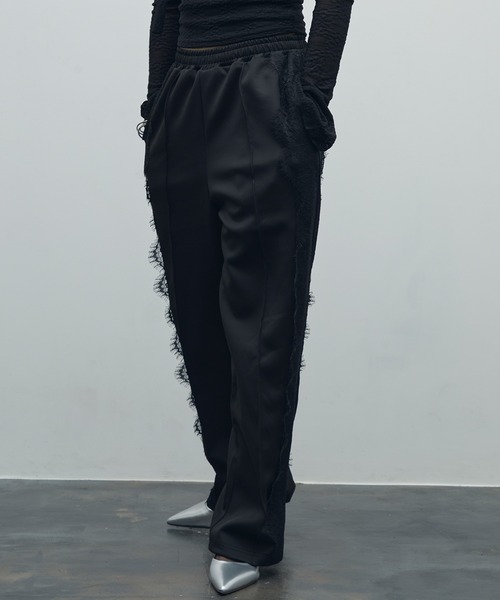 uyu.（ウユ）の「サイドレースライントラックパンツ（スラックス・レディース・ネイビー/ブラック・FREE）」の2枚目の写真