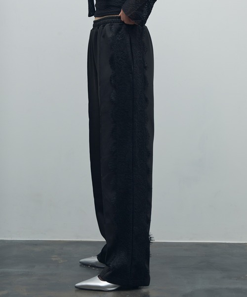 uyu.（ウユ）の「サイドレースライントラックパンツ（スラックス・レディース・ネイビー/ブラック・FREE）」の3枚目の写真