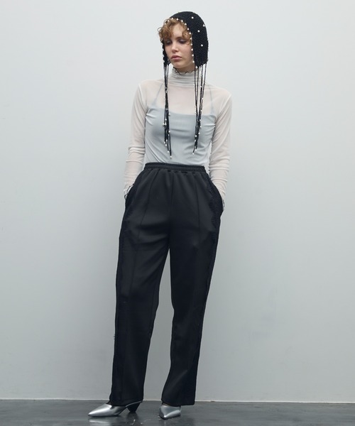 uyu.（ウユ）の「サイドレースライントラックパンツ（スラックス・レディース・ネイビー/ブラック・FREE）」の11枚目の写真