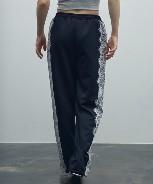 uyu.（ウユ）の「サイドレースライントラックパンツ（スラックス・レディース・ネイビー/ブラック・FREE）」の18枚目の写真