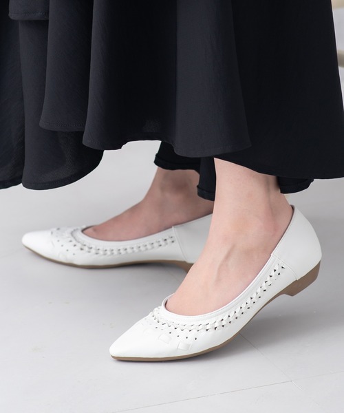 JELLY BEANS(ジェリービーンズ)の「サシメッシュモールドソールパンプス(215-52144)JELLY BEANS(ジェリービーンズ)(パンプス・レディース・グレイッシュベージュ/ホワイト/シルバー・23/22.5/24.5/24/23.5)」の2枚目の写真