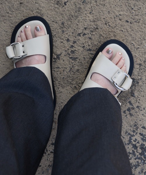 CAMINANDO(カミナンド)の「CAMINANDO/カミナンド DOUBLE RING PLATFORM SANDALS 2326W ダブルリングプラットフォームサンダル(サンダル・レディース・ブラック/アイボリー・7/6/5/8)」の8枚目の写真