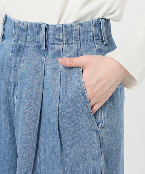 SLOBE IENA(スローブイエナ)の「《4サイズ展開/追加》LEDENIM TUCK TROUSERデニム(デニムパンツ・レディース・ブルー・34/36/38/40)」の10枚目の写真