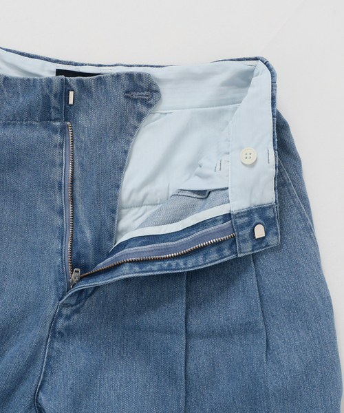 SLOBE IENA(スローブイエナ)の「《4サイズ展開/追加》LEDENIM TUCK TROUSERデニム(デニムパンツ・レディース・ブルー・34/36/38/40)」の13枚目の写真