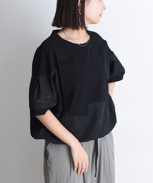新品　今季　エイミーロウ　サイドフリル ドロスト クロップドTシャツ　ブラック セール】サイドフリル ドロスト クロップドTシャツ（Tシャツ