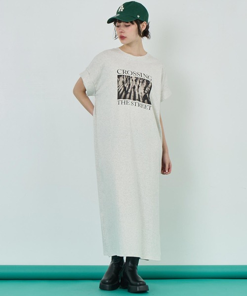 ANAP(アナップ)の「フォトプリント Tシャツ ワンピース(ワンピース・レディース・ブラック/ライトグレー・FREE)」の1枚目の写真