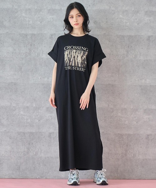 ANAP(アナップ)の「フォトプリント Tシャツ ワンピース(ワンピース・レディース・ブラック/ライトグレー・FREE)」の2枚目の写真