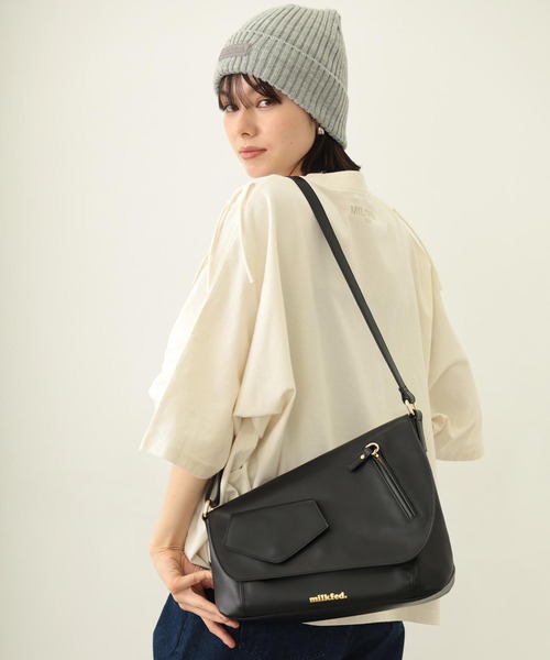 MILKFED.（ミルクフェド）の「ASYMMETRY FLAP BAG（ショルダーバッグ・レディース・オフホワイト/ブラック/バーガンディー・ONE SIZE）」の3枚目の写真