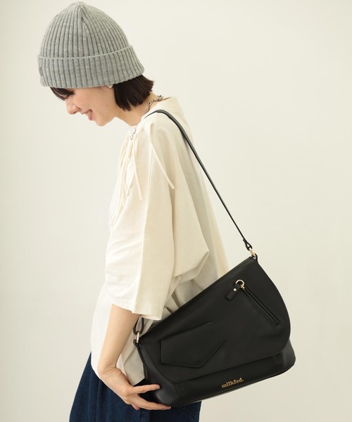 MILKFED.（ミルクフェド）の「ASYMMETRY FLAP BAG（ショルダーバッグ・レディース・オフホワイト/ブラック/バーガンディー・ONE SIZE）」の4枚目の写真