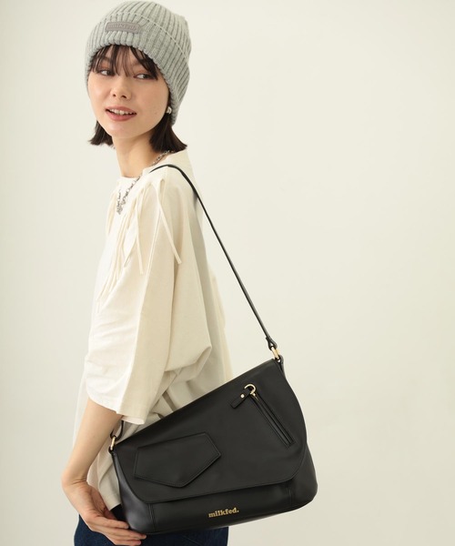 MILKFED.（ミルクフェド）の「ASYMMETRY FLAP BAG（ショルダーバッグ・レディース・オフホワイト/ブラック/バーガンディー・ONE SIZE）」の5枚目の写真
