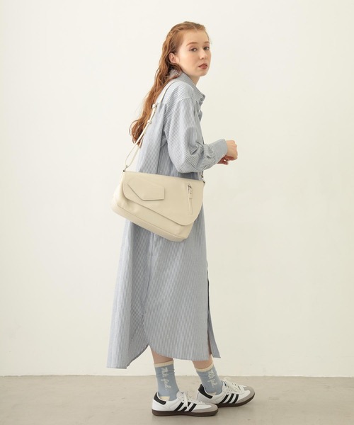 MILKFED.（ミルクフェド）の「ASYMMETRY FLAP BAG（ショルダーバッグ・レディース・オフホワイト/ブラック/バーガンディー・ONE SIZE）」の12枚目の写真