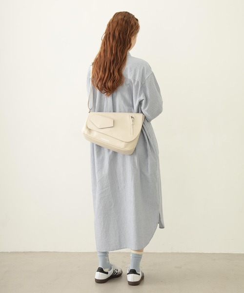 MILKFED.（ミルクフェド）の「ASYMMETRY FLAP BAG（ショルダーバッグ・レディース・オフホワイト/ブラック/バーガンディー・ONE SIZE）」の15枚目の写真
