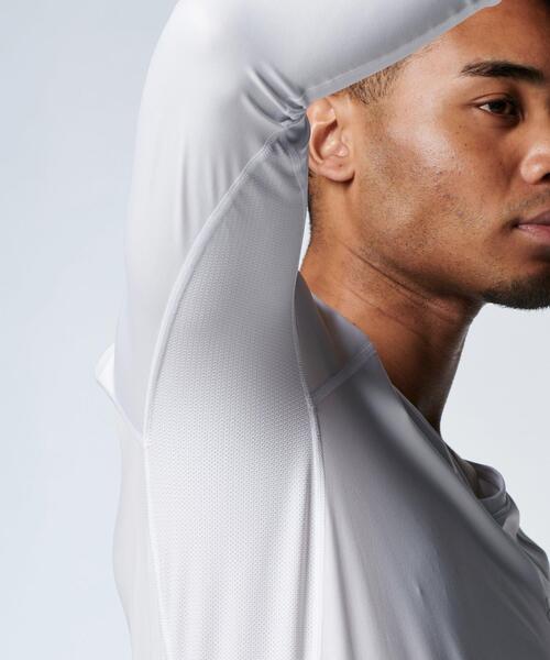 UNDER ARMOUR(アンダーアーマー)の「UAアイソチル フィッティド ロングスリーブ Vネックシャツ(ゴルフ/メンズ)(Tシャツ/カットソー・メンズ・ホワイト・XL/M/L/S/2XL)」の13枚目の写真