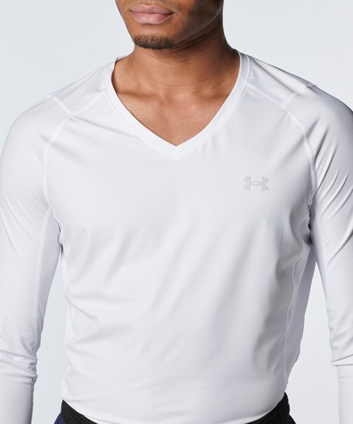 UNDER ARMOUR(アンダーアーマー)の「UAアイソチル フィッティド ロングスリーブ Vネックシャツ(ゴルフ/メンズ)(Tシャツ/カットソー・メンズ・ホワイト・XL/M/L/S/2XL)」の4枚目の写真