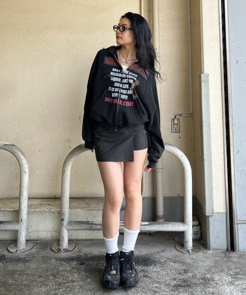 Oriens JOURNAL STANDARD(オリエンス ジャーナルスタンダード)の「【Praying/プレイング】 Girl and Cigarette Hoodie PRAY240887-0(パーカー・レディース・ブラック・X-SMALL)」の2枚目の写真