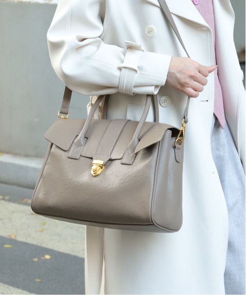 NiiNa(ニーナ)の「【 NiiNa / ニーナ 】高品質牛革2wayダブルポケットハンドレザーバッグ(ショルダーバッグ・レディース・ブラウン/ダークブラウン/ブラック/ブラウン系その他/グレイッシュベージュ/カーキ・FREE)」の16枚目の写真