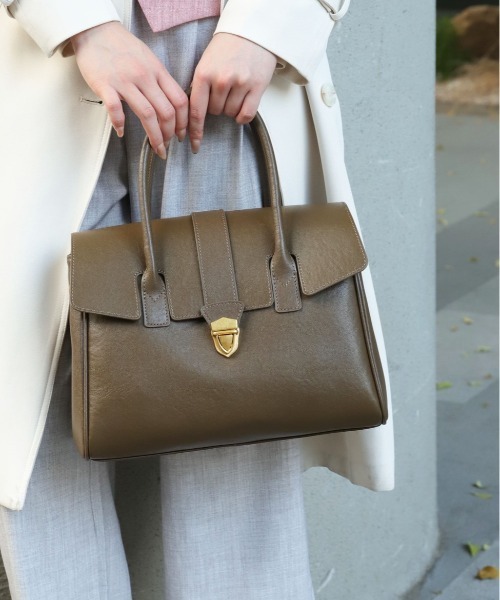 NiiNa(ニーナ)の「【 NiiNa / ニーナ 】高品質牛革2wayダブルポケットハンドレザーバッグ(ショルダーバッグ・レディース・ブラウン/ダークブラウン/ブラック/ブラウン系その他/グレイッシュベージュ/カーキ・FREE)」の11枚目の写真