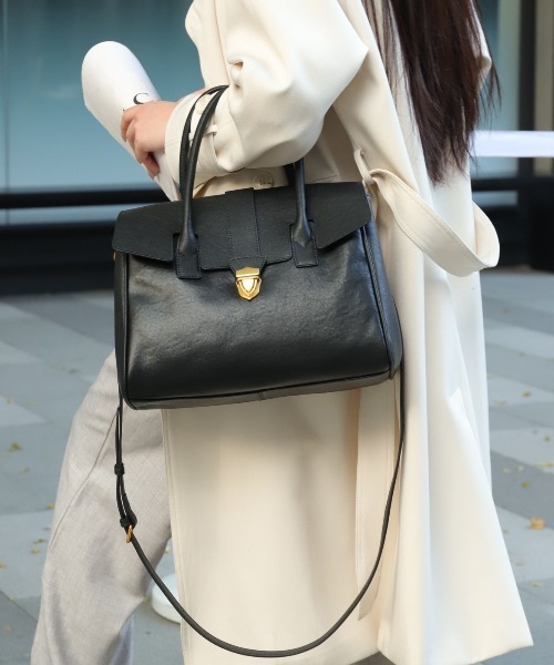 NiiNa(ニーナ)の「【 NiiNa / ニーナ 】高品質牛革2wayダブルポケットハンドレザーバッグ(ショルダーバッグ・レディース・ブラウン/ダークブラウン/ブラック/ブラウン系その他/グレイッシュベージュ/カーキ・FREE)」の10枚目の写真