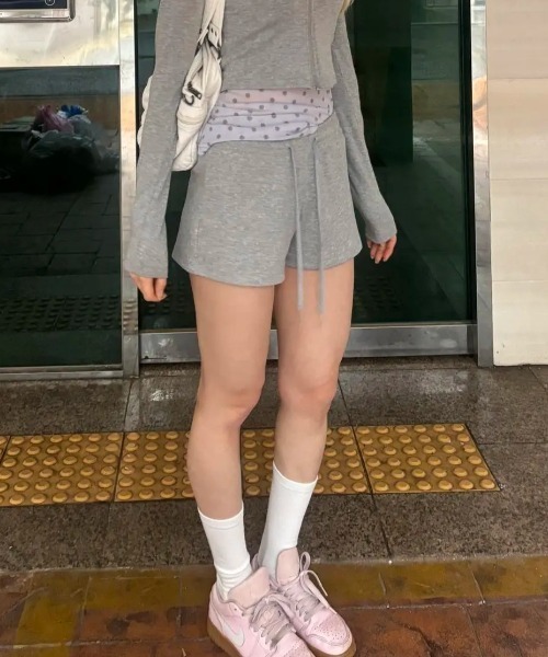 BLACKUP（ブラックアップ）の「[B-BASIC] エアスウェットマイクロショートパンツ（スウェットパンツ・レディース・ブラック/ホワイト系/グレー・MEDIUM/SMALL）」の3枚目の写真