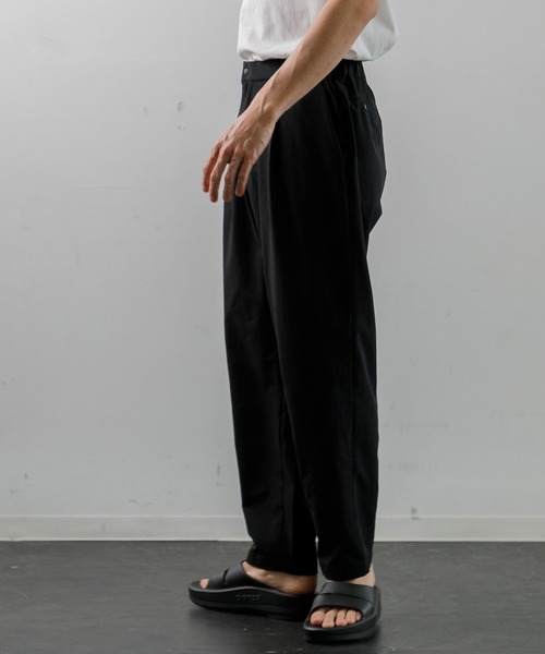 OOFOS（ウーフォス）の「OOFOS OOmega OOahh（サンダル・レディース・ベージュ/ブラック・25/24/23/28/27/26）」の16枚目の写真