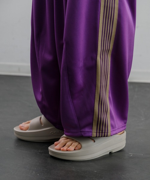 OOFOS（ウーフォス）の「OOFOS OOmega OOahh（サンダル・レディース・ベージュ/ブラック・25/24/23/28/27/26）」の19枚目の写真