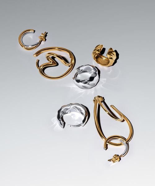 PANDORA(パンドラ)の「オーガニックシェイプ ツートーン オープンフープ ピアス(ピアス(両耳用)・レディース・シルバー×ゴールド・FREE)」の5枚目の写真