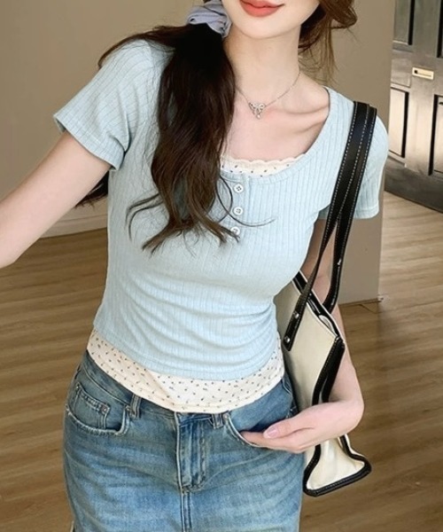 LADY LIKE(レディライク)の「ヘンリーネックレイヤード風半袖トップス(Tシャツ/カットソー・レディース・ネイビー/アイボリー/サックスブルー・M/S/L)」の3枚目の写真