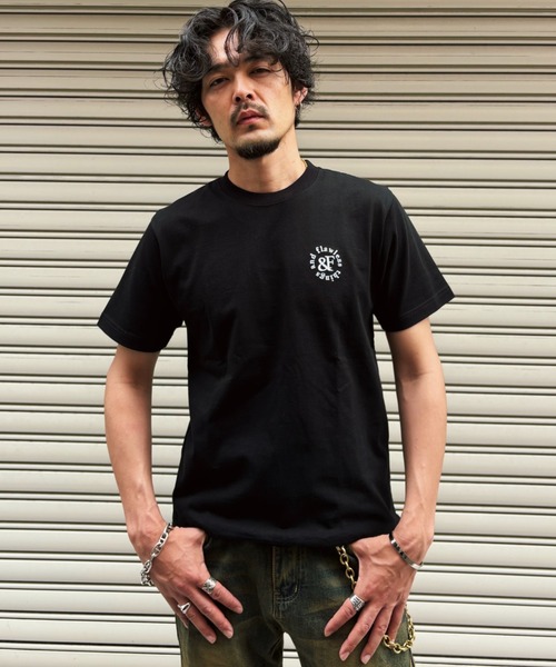 B'day(ビーデイ)の「ヘヴィウェイト天竺 ワンポイント刺繍 半袖 クルーネック コットン100%(Tシャツ/カットソー・メンズ・ブラック/ホワイト/グレイッシュベージュ・LARGE/MEDIUM)」の2枚目の写真