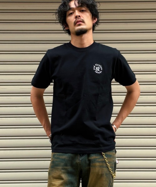 B'day(ビーデイ)の「ヘヴィウェイト天竺 ワンポイント刺繍 半袖 クルーネック コットン100%(Tシャツ/カットソー・メンズ・ブラック/ホワイト/グレイッシュベージュ・LARGE/MEDIUM)」の7枚目の写真